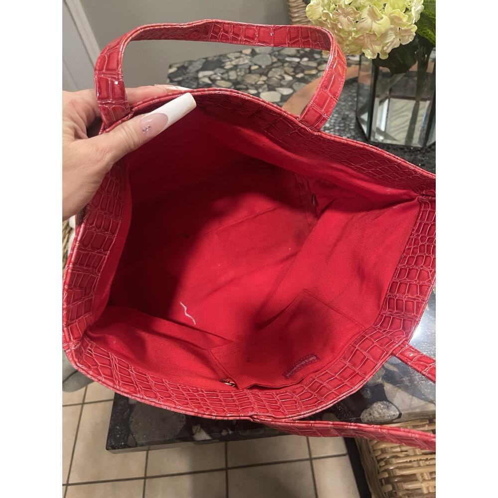 Bath & Body Works Red Large Faux Crocodile Leather Travel Weekender Bag Vintage - Picture 4 of 5